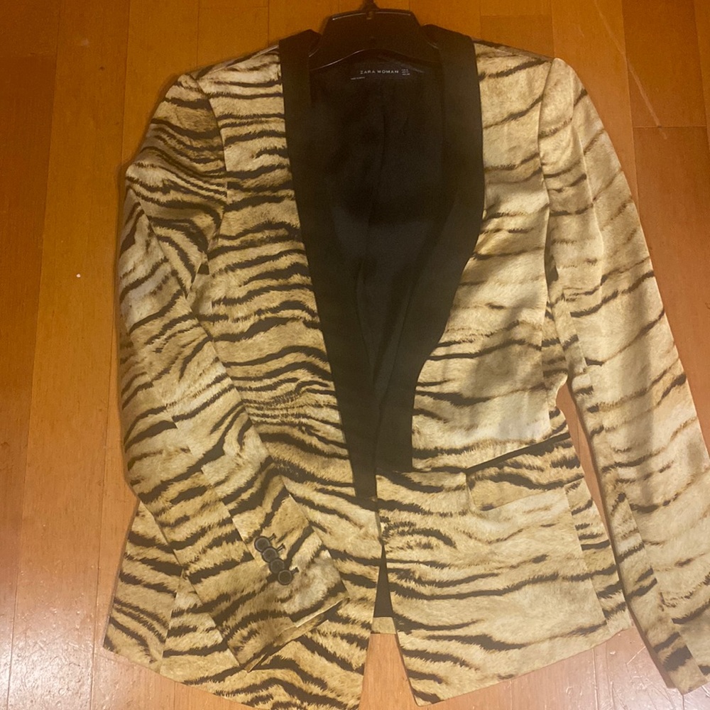 Zara never worn printed blazer